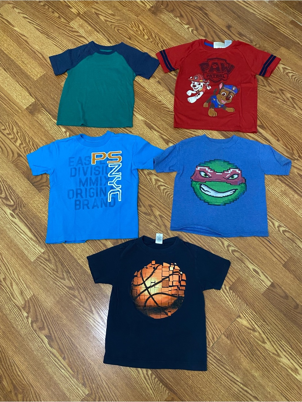 Boys summer clothes bundle of 26 pcs 4T-5T mostly 5T SMOKE & PET FREE - Picture 6 of 7